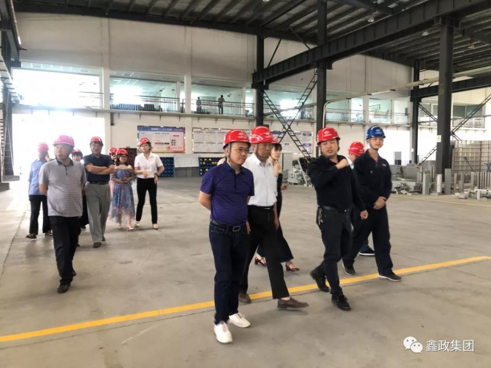 桃江縣統(tǒng)計局退休干部蒞臨我司參觀指導(dǎo)