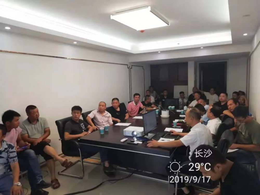 鑫政建設(shè)組織勞務(wù)負(fù)責(zé)人進(jìn)行“五控標(biāo)準(zhǔn)”培訓(xùn)