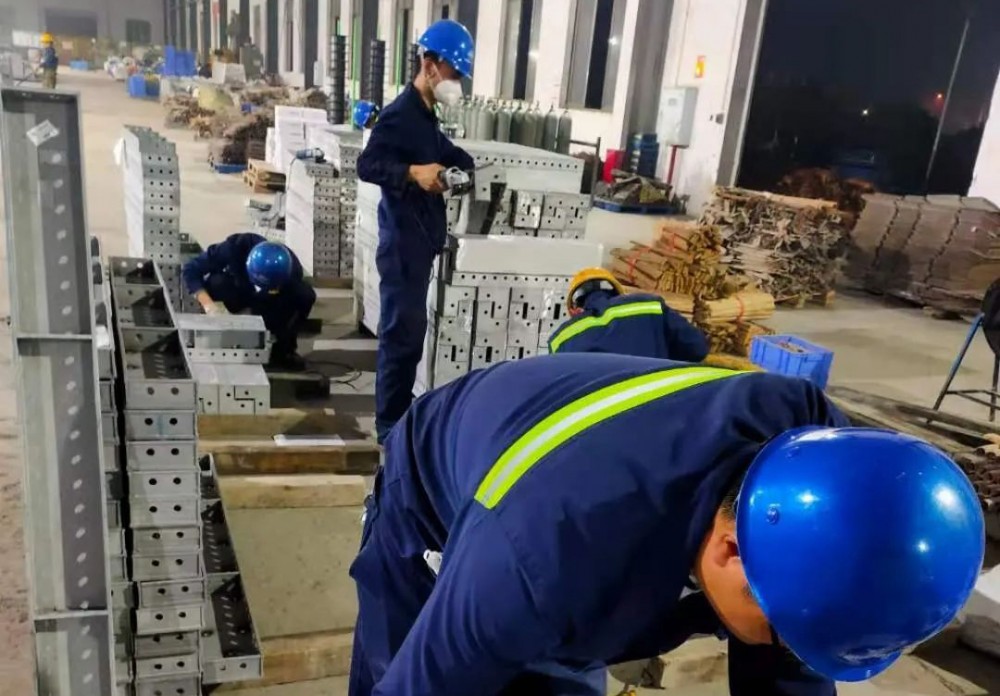 鑫政鋁業(yè)丨團結互助，共建優(yōu)秀班組